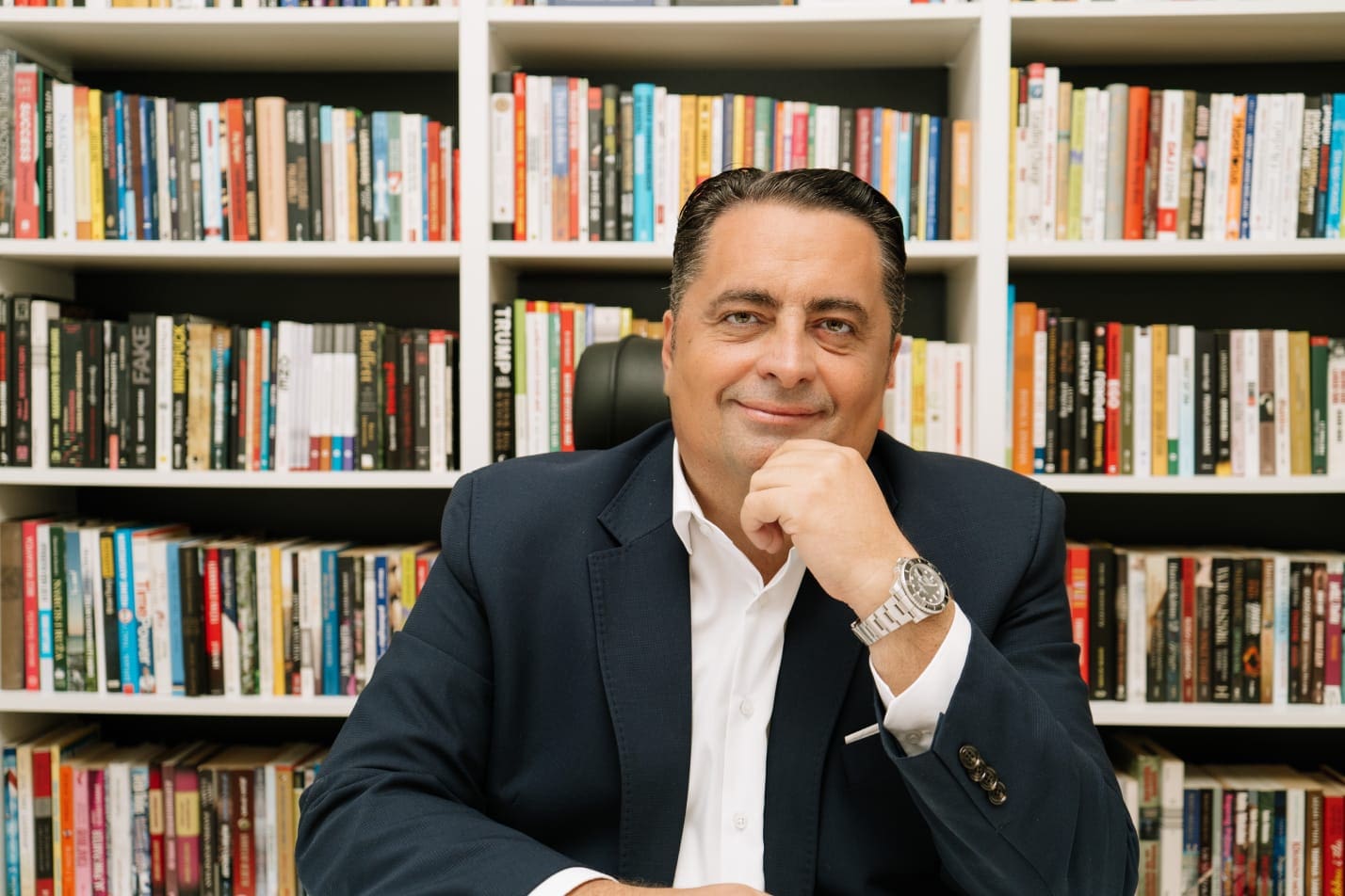 Dr. Kenan Crnkić